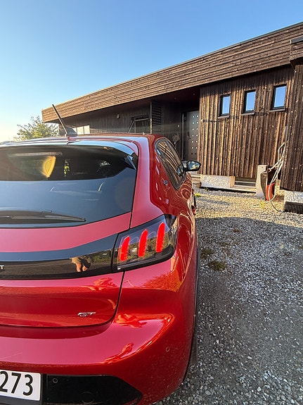 Peugeot 208 5 of 13