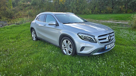 Mercedes-Benz GLA250 5 of 24