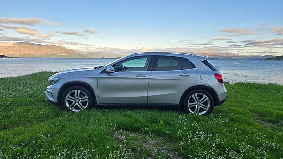 Mercedes-Benz GLA250 3 of 24