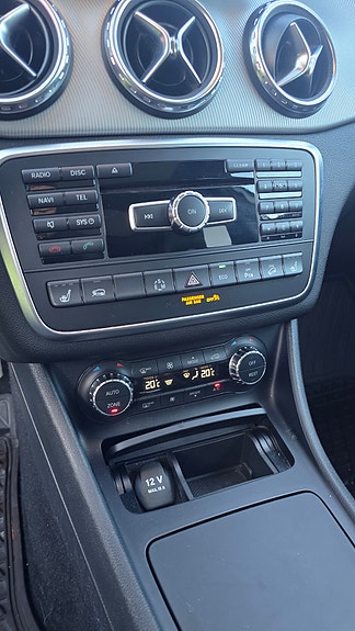 Mercedes-Benz GLA250 16 of 24