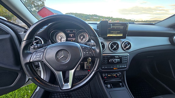 Mercedes-Benz GLA250 9 of 24