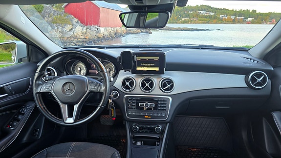 Mercedes-Benz GLA250 10 of 24