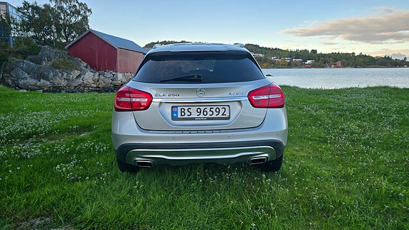 Mercedes-Benz GLA250 6 of 24