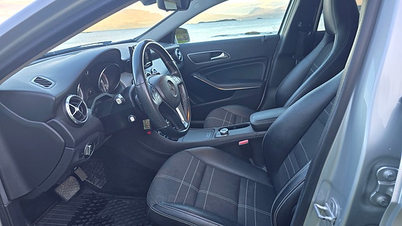 Mercedes-Benz GLA250 7 of 24