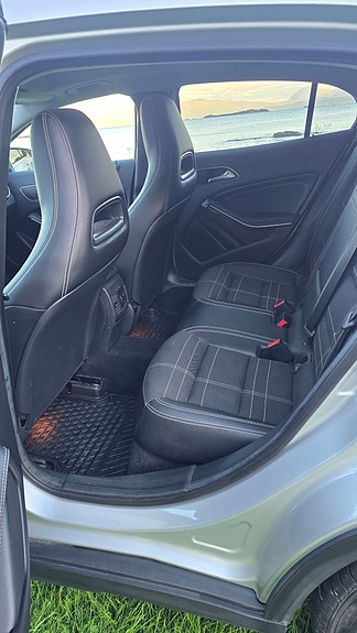 Mercedes-Benz GLA250 13 of 24