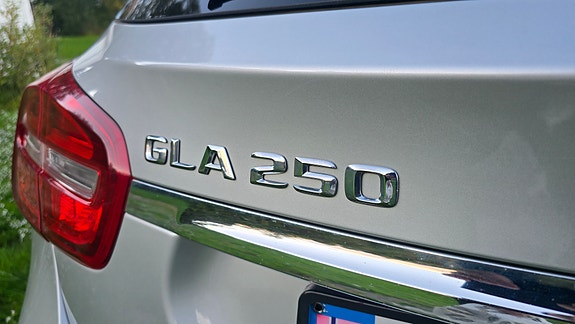 Mercedes-Benz GLA250 23 of 24