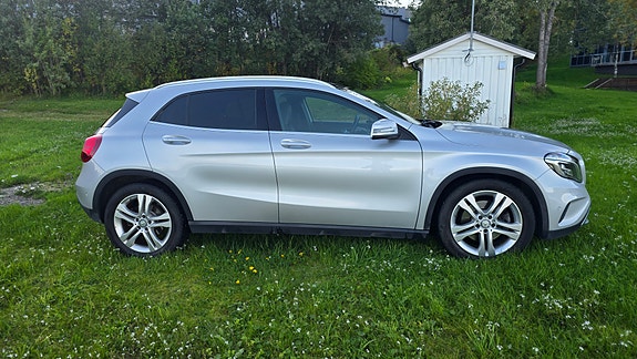 Mercedes-Benz GLA250 4 of 24