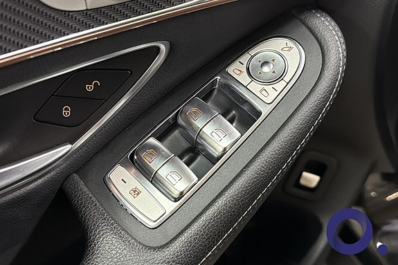 Mercedes-Benz EQC400 14 of 30