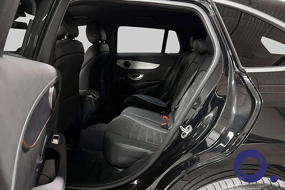Mercedes-Benz EQC400 13 of 30