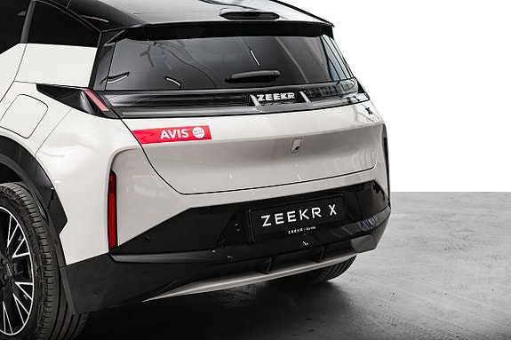 Zeekr X 6 of 22