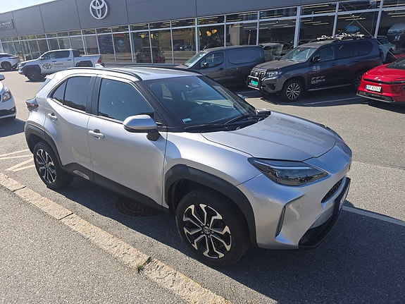 Toyota Yaris Cross 2 of 30