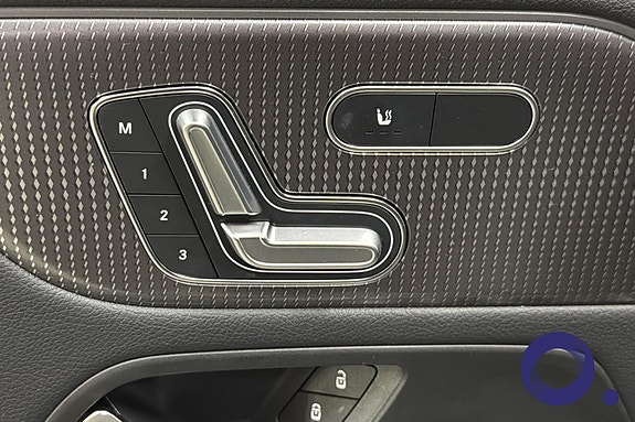 Mercedes-Benz EQA300 15 of 30