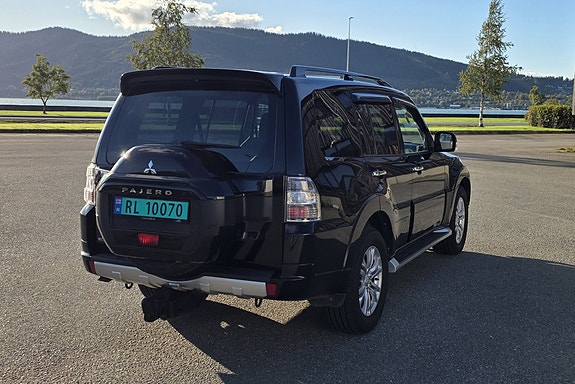 Mitsubishi Pajero 7 of 30