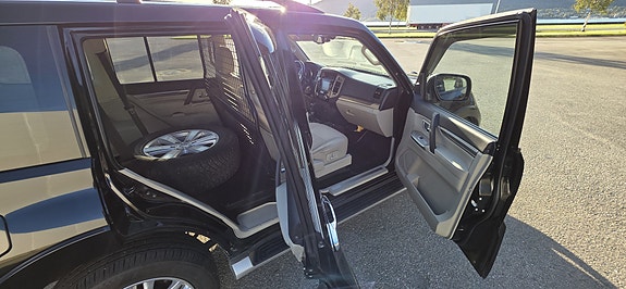 Mitsubishi Pajero 29 of 30
