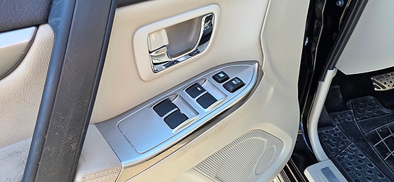 Mitsubishi Pajero 13 of 30