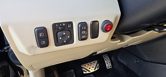Mitsubishi Pajero 16 of 30