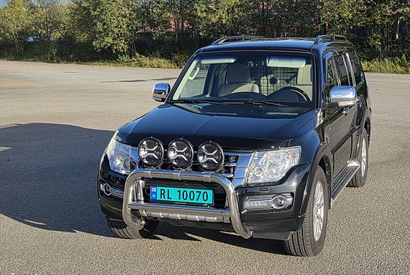 Mitsubishi Pajero 9 of 30