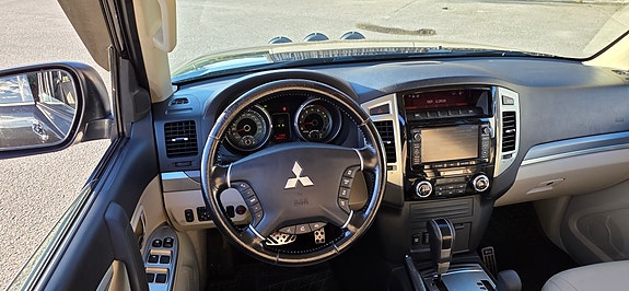 Mitsubishi Pajero 17 of 30
