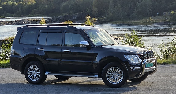 Mitsubishi Pajero 4 of 30
