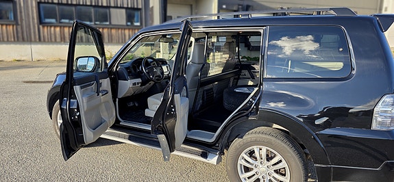 Mitsubishi Pajero 11 of 30