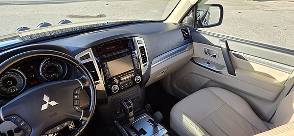 Mitsubishi Pajero 18 of 30