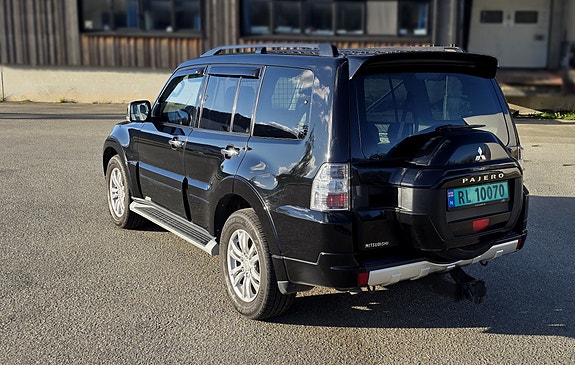 Mitsubishi Pajero 6 of 30