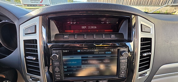 Mitsubishi Pajero 25 of 30