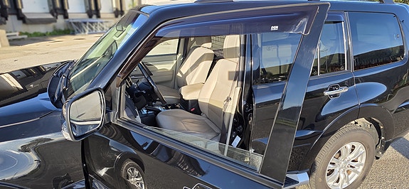 Mitsubishi Pajero 14 of 30