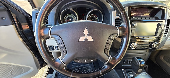 Mitsubishi Pajero 21 of 30