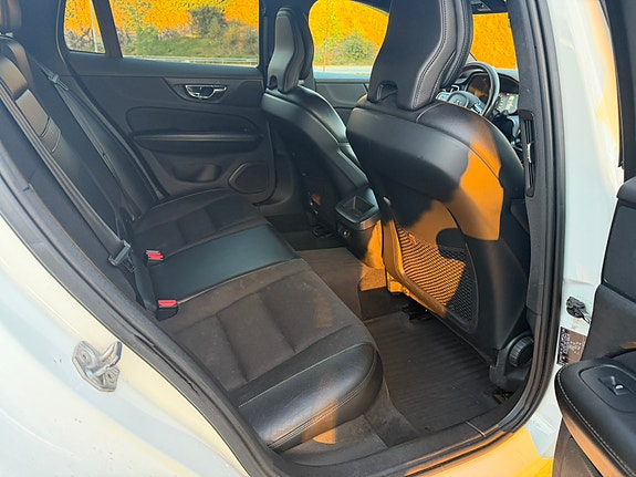 Volvo V60 13 of 27