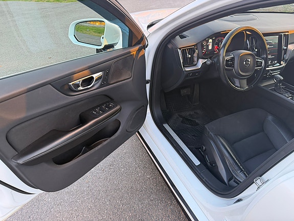 Volvo V60 23 of 27