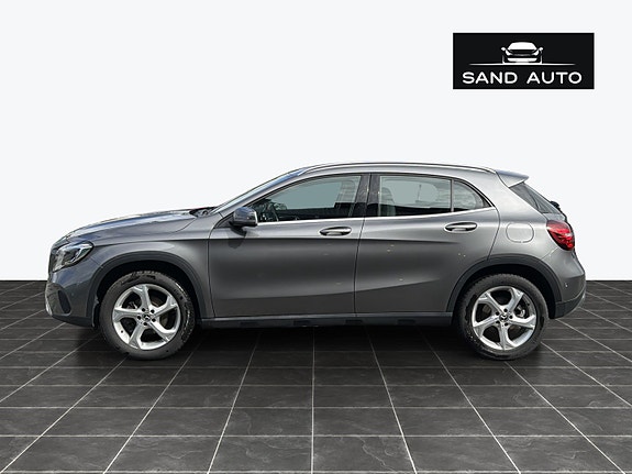 Mercedes-Benz GLA180 3 of 30