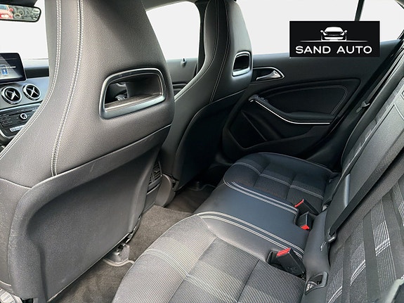 Mercedes-Benz GLA180 20 of 30