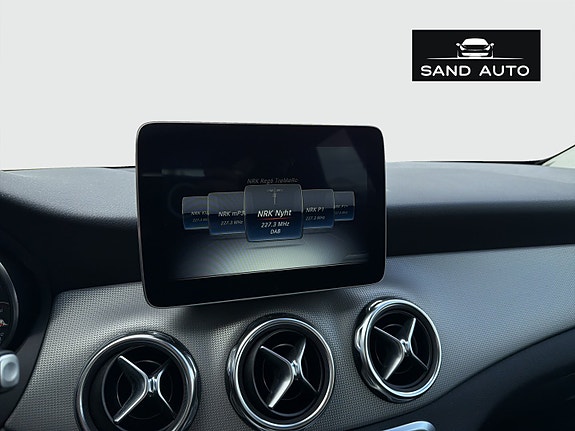 Mercedes-Benz GLA180 26 of 30