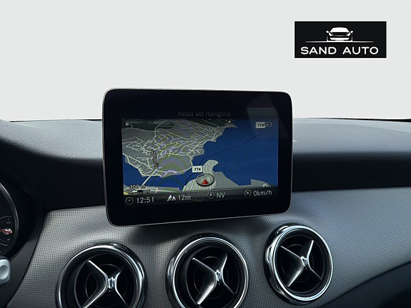 Mercedes-Benz GLA180 27 of 30