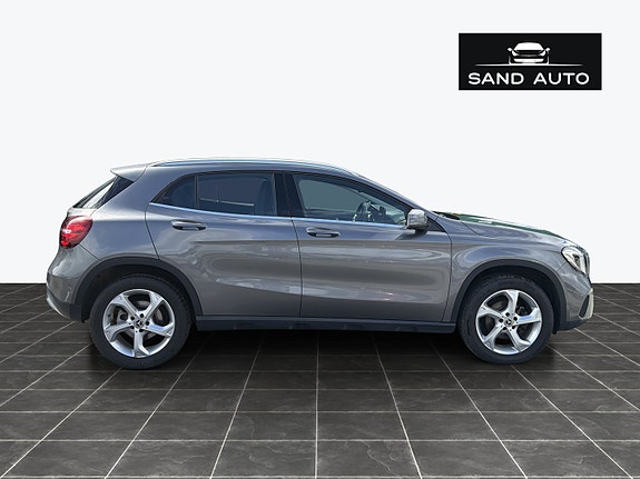 Mercedes-Benz GLA180 15 of 30
