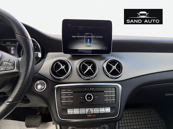 Mercedes-Benz GLA180 12 of 30