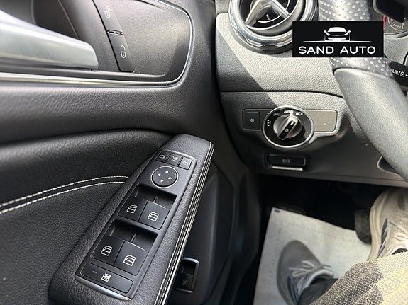 Mercedes-Benz GLA180 25 of 30