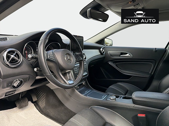 Mercedes-Benz GLA180 10 of 30