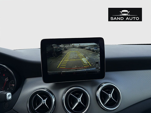 Mercedes-Benz GLA180 24 of 30