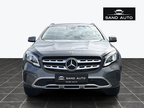 Mercedes-Benz GLA180 5 of 30