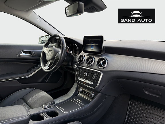Mercedes-Benz GLA180 9 of 30