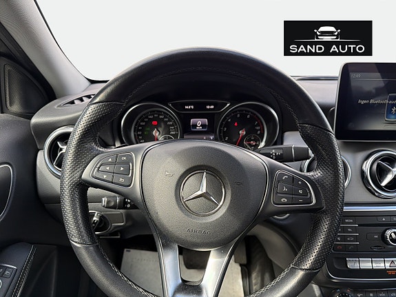 Mercedes-Benz GLA180 21 of 30