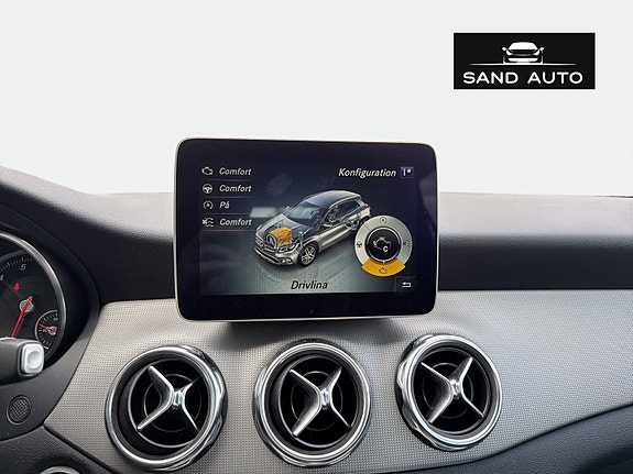 Mercedes-Benz GLA180 30 of 30