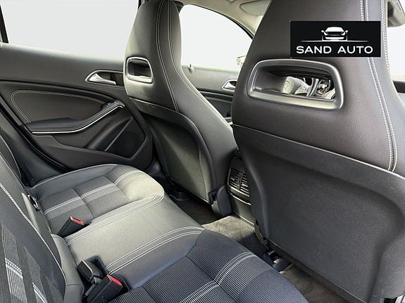 Mercedes-Benz GLA180 13 of 30
