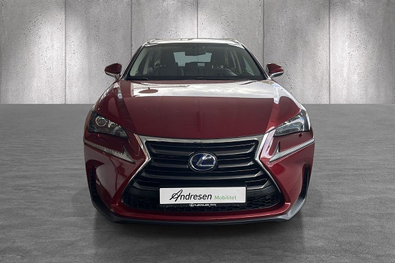Lexus NX300h 2 of 18