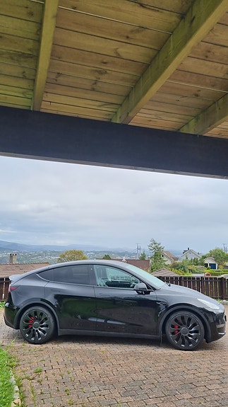 Tesla Model Y 4 of 10