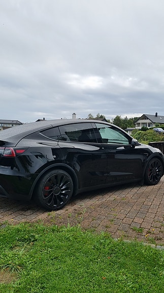 Tesla Model Y 5 of 10