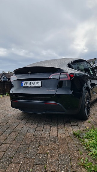 Tesla Model Y 7 of 10