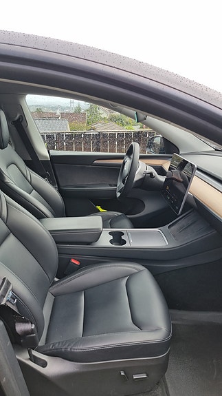 Tesla Model Y 8 of 10
